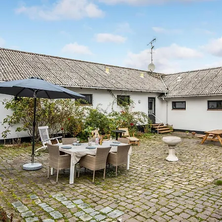 8 Bedroom Amazing In Feriehus