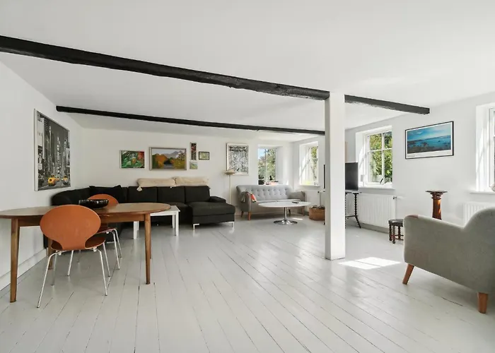 Feriehus 8 Bedroom Amazing In Allinge-Sandvig