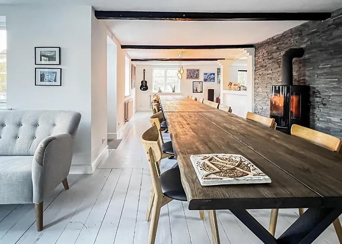 8 Bedroom Amazing In Feriehus