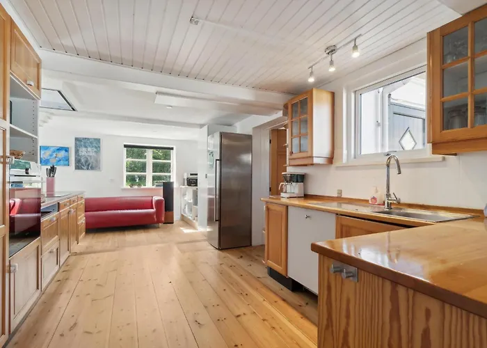 8 Bedroom Amazing In Feriehus Allinge-Sandvig