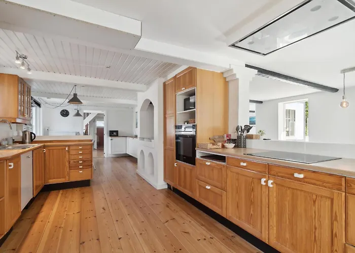 8 Bedroom Amazing In Feriehus *
