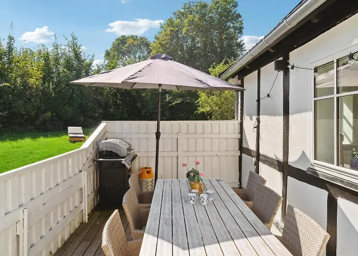 8 Bedroom Amazing In Feriehus *