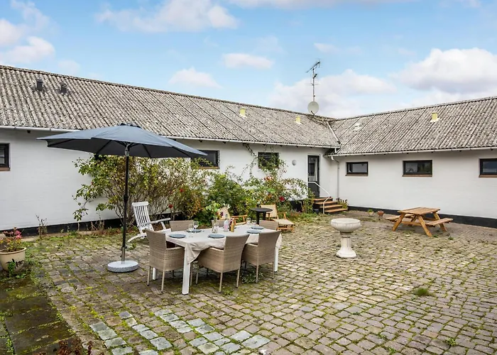 8 Bedroom Amazing In Feriehus
