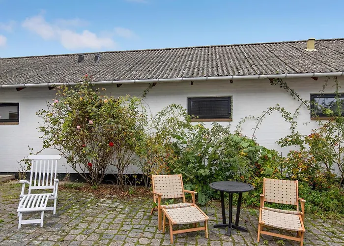 8 Bedroom Amazing In Feriehus Allinge-Sandvig